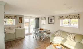 Finwood Green Farm Holiday Cottages-The Calf Shed and The Milk Parlour